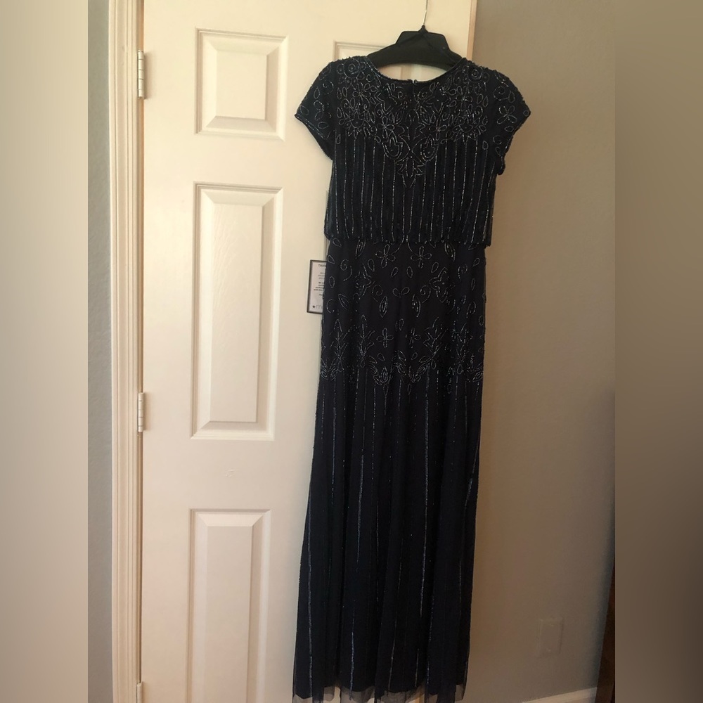 Adrianna Papell Beaded Short Sleeve Sheer-Overlay Gown Size 8 Navy Never worn